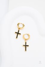 Boucles d'oreilles en croix, ajout de sophistication
