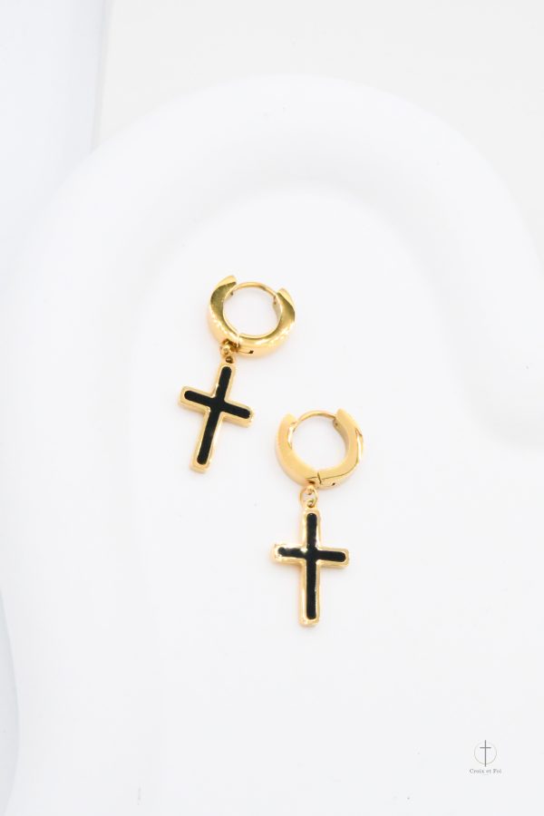 Boucles d'oreilles en croix, ajout de sophistication