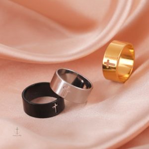 Bague Croix inoxydable au design unique et intemporel
