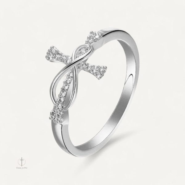 Bague Croix avec design minimaliste et raffiné