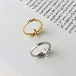 Bague en croix, parfaite pour un cadeau romantique