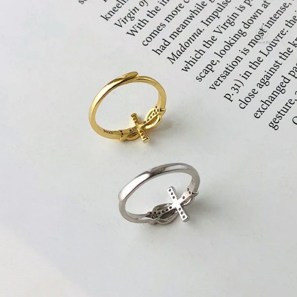 Bague en croix, parfaite pour un cadeau romantique