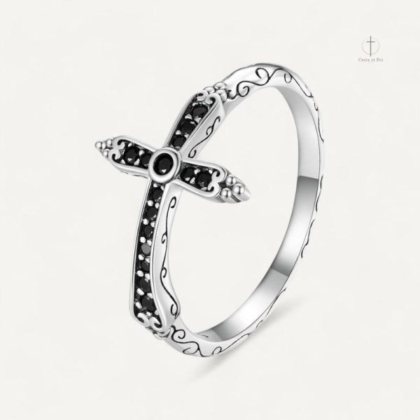 Bague Croix Argent Gothique avec design élégant