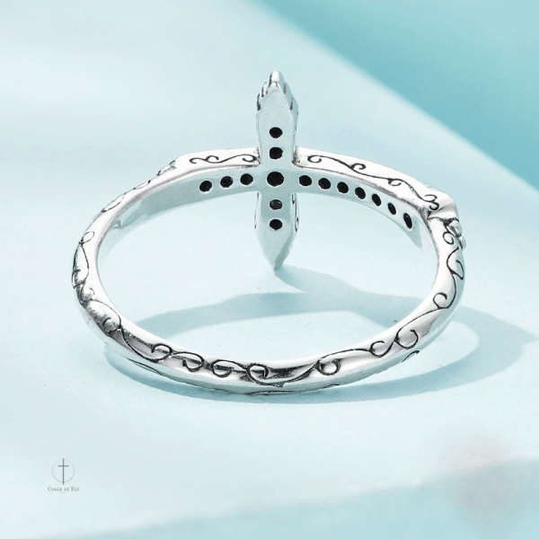 Accessoire gothique : Bague Croix en argent