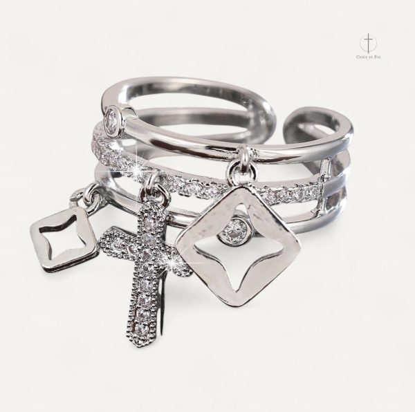 Bague Élégante avec motifs croix et charms