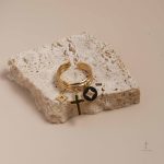 Bague élégante croix pour une allure sophistiquée