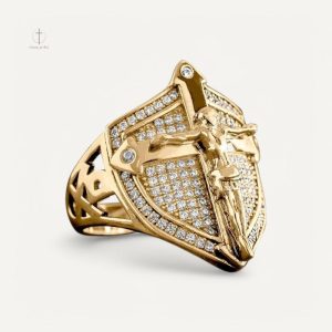 Bague Croix Chevalière en métal élégant et symbolique