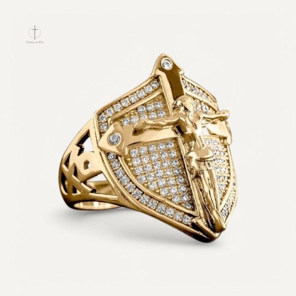 Bague Croix Chevalière en métal élégant et symbolique