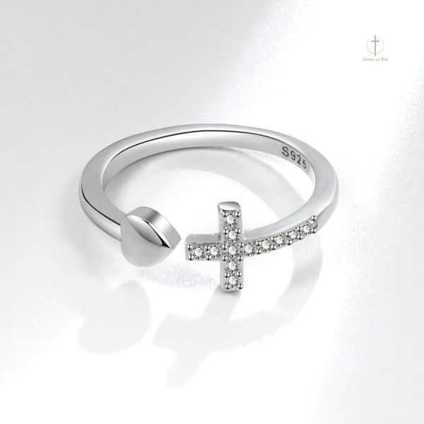Accessoire de mode : bague croix en argent