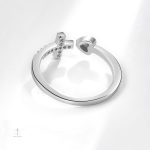 Bague élégante croix et cœur en argent