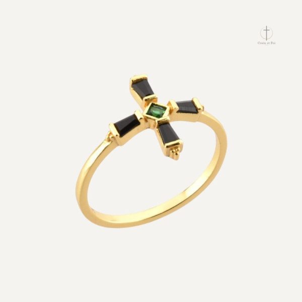 Bague en forme de croix ornée de cristaux brillants