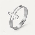 Bague croisée ouverte au design contemporain