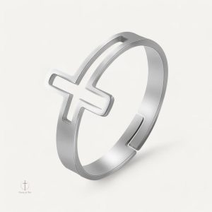 Bague croisée ouverte au design contemporain