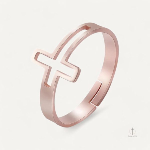 Bague Croix avec finition soignée et originale