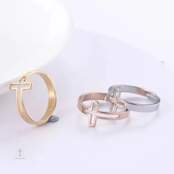 Accessoire tendance : Bague Croix à porter au quotidien