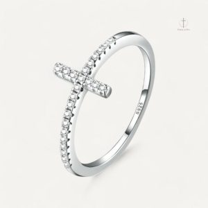 Bague Croix avec design élégant en diamant