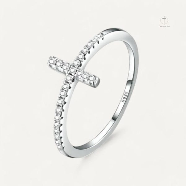 Bague Croix avec design élégant en diamant