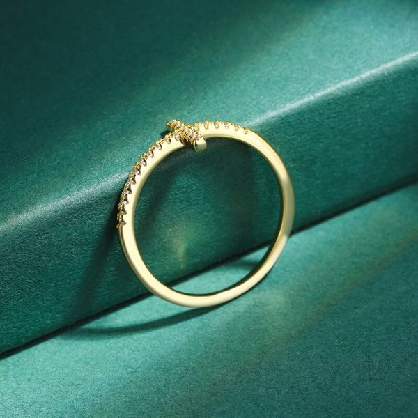 Bague Croix avec finition brillante et pierres