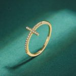Bague Croix délicate, parfaite pour toutes occasions