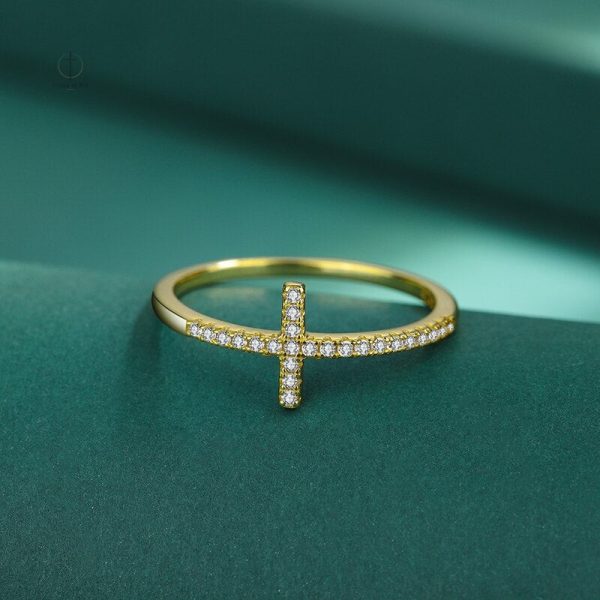 Bague Croix en diamant, symbole de foi et d'amour
