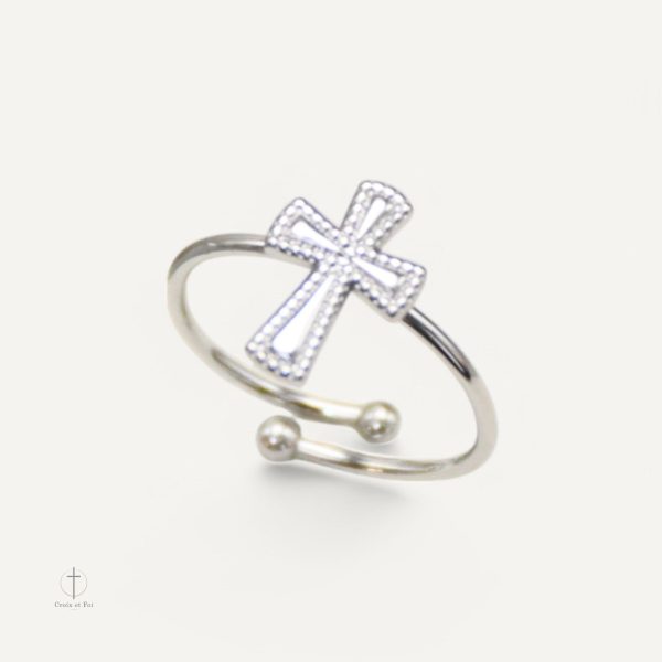 Bague Croix Élégance Divine en design raffiné