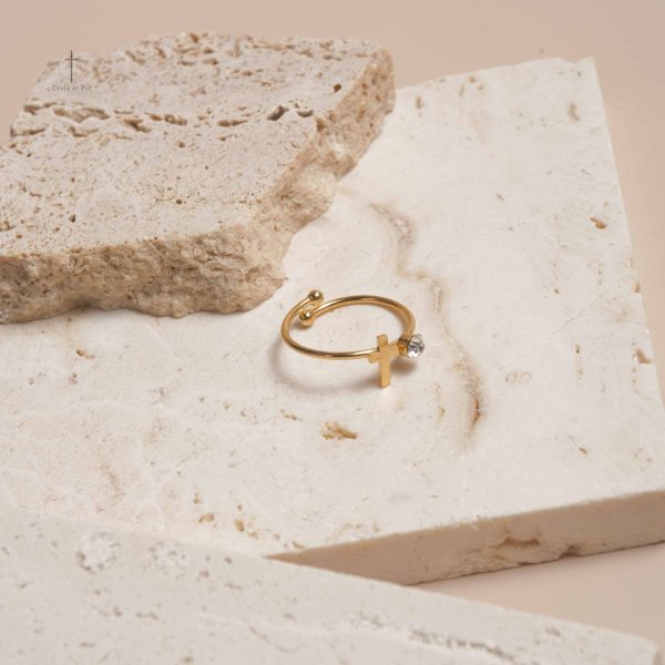 Bague Croix élégante au style minimaliste