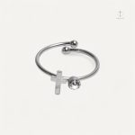 Bague Croix au design raffiné et simple