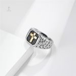 Bague Croix pour une touche d'élégance masculine