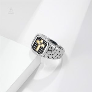 Bague Croix pour une touche d'élégance masculine