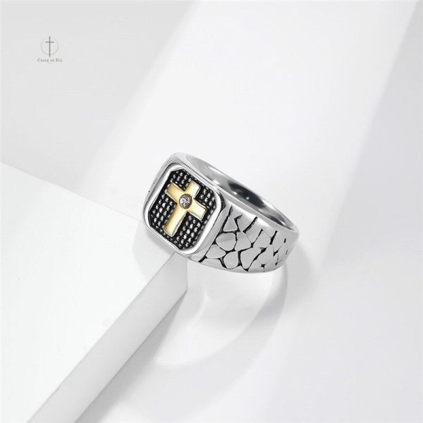 Bague Croix pour une touche d'élégance masculine