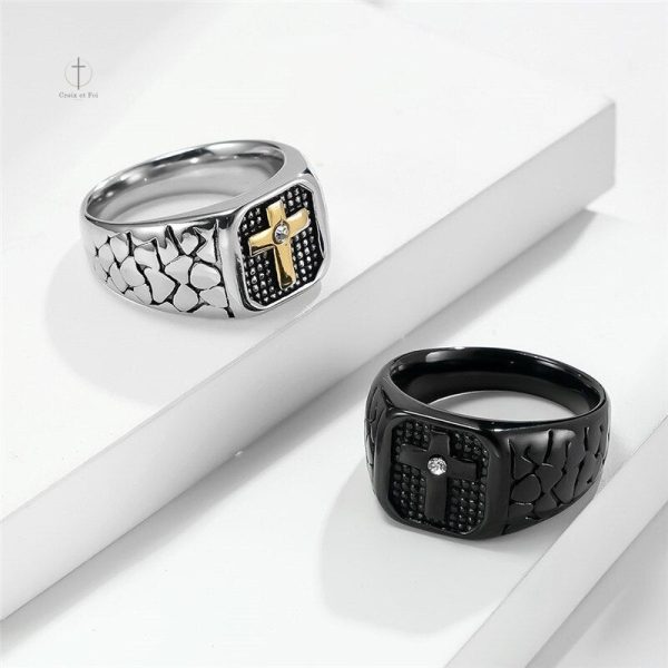 Bague Homme avec croix, symbole de foi et style