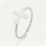Bague Croix raffinée pour un style intemporel