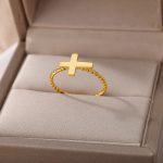 Bague Croix délicate, idéale pour les occasions spéciales