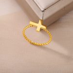 Bague Croix d'Éternité, un accessoire incontournable