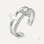 Bijou femme croix, accessoire tendance et raffiné
