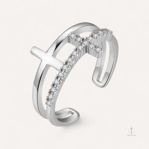 Bijou femme croix, accessoire tendance et raffiné