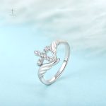 Bague croisée symbolisant la foi et la protection