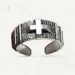 Bague Croix Gotique Ajustable, design unique et élégant