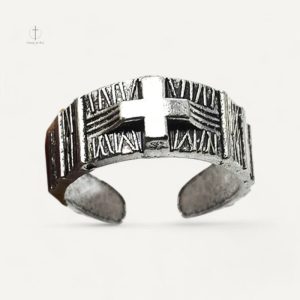 Bague Croix Gotique Ajustable, design unique et élégant