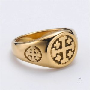 Accessoire tendance : Bague Croix dorée