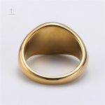 Bague dorée inspirée de la Croix de Jérusalem