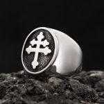 Bague Croix, accessoire tendance et intemporel