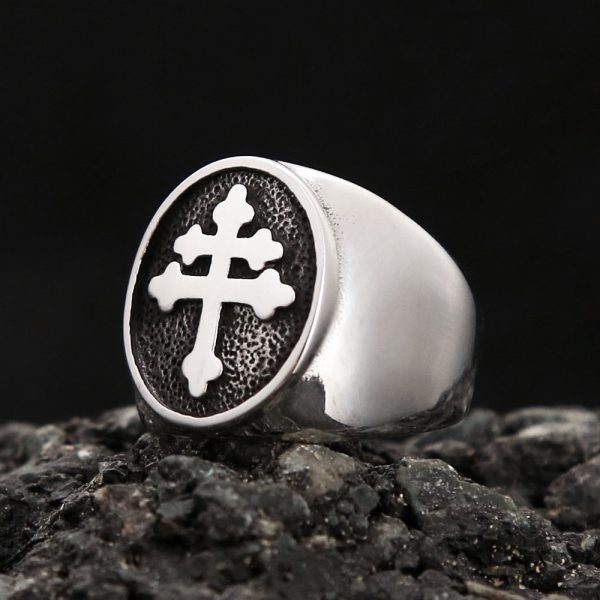 Bague Croix, accessoire tendance et intemporel
