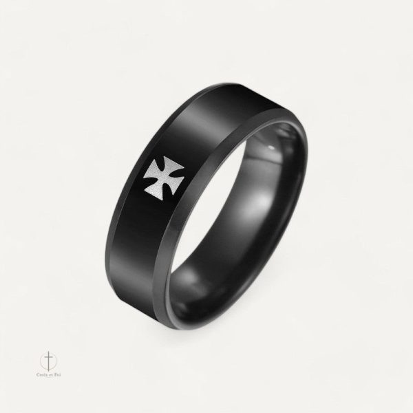 Bague Croix de Malte Noire élégante et stylée