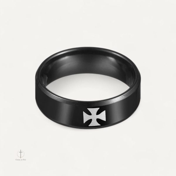 Bague Croix en finition noire, design unique et moderne