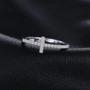 Design unique de Bague Croix pour un engagement romantique