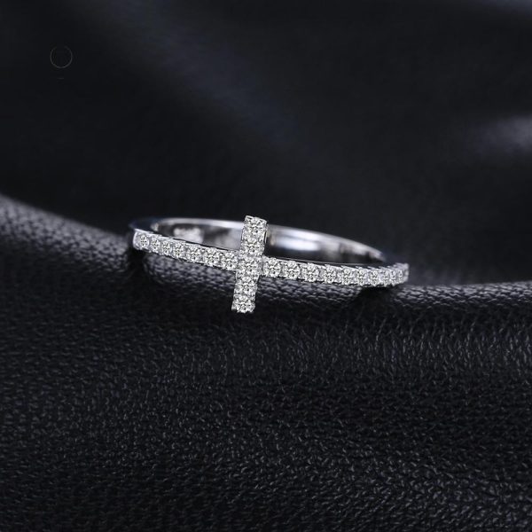 Design unique de Bague Croix pour un engagement romantique