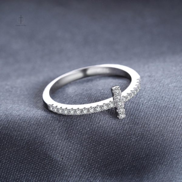 Bague Croix délicate, parfaite pour une cérémonie nuptiale