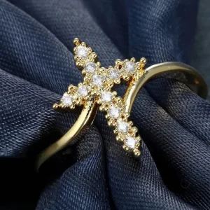 Bague Croix scintillante en oxyde de zirconium délicat