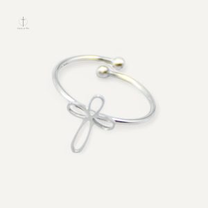 Bijou croisé, parfait pour un style chic et moderne